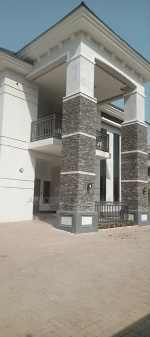 5bdrm Duplex in Guzape Main for sale