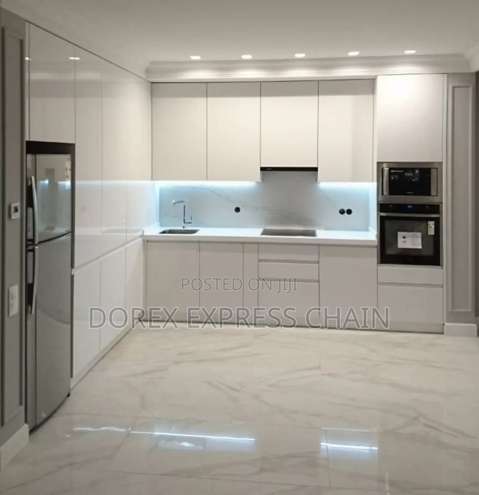 White Kitchen Interior: Luxury