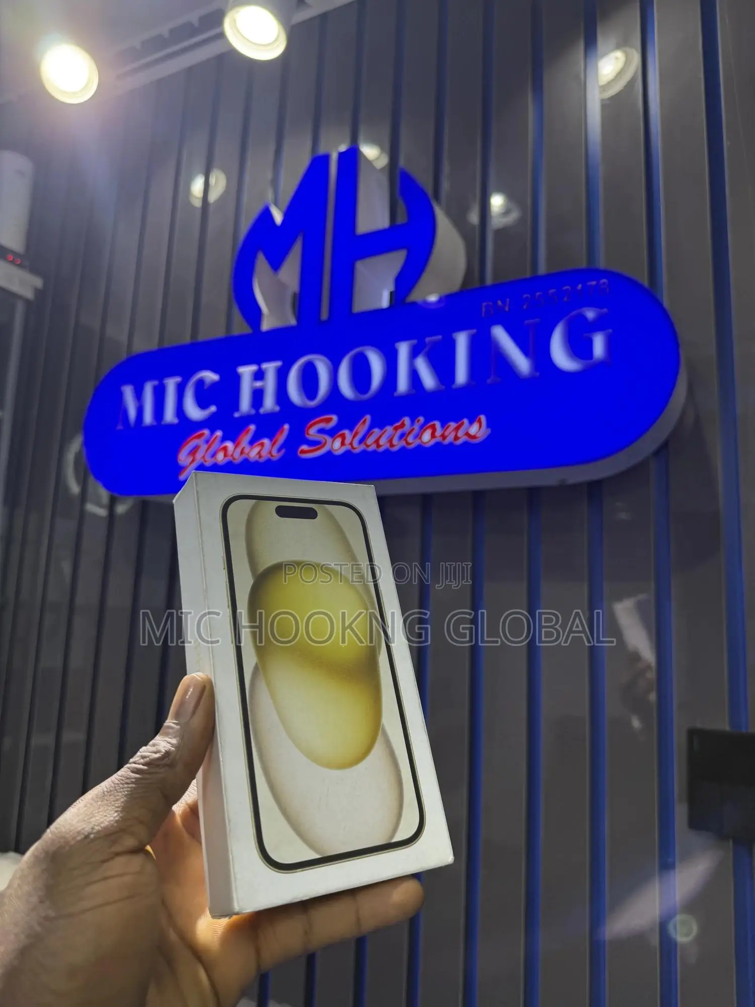 New Apple iPhone 15 256 GB Yellow