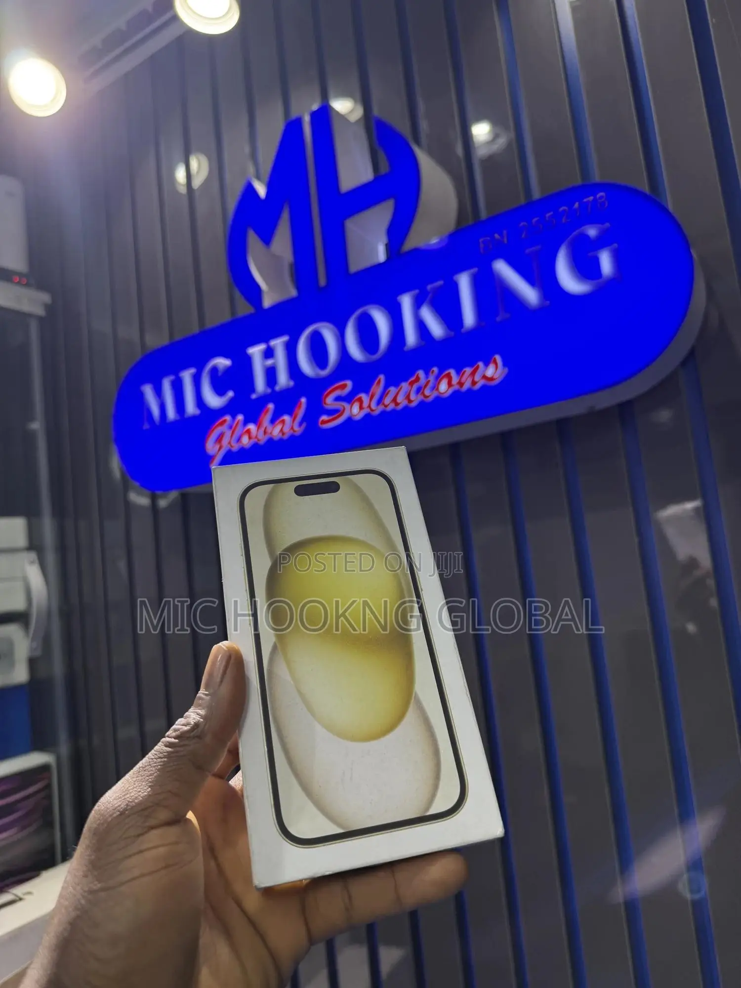 New Apple iPhone 15 256 GB Yellow