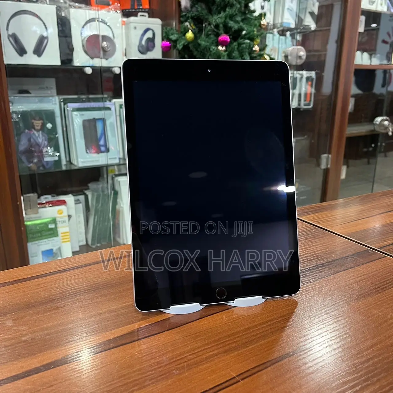 Apple iPad 9.7 32 GB Gray