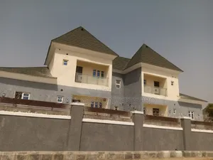 Photo - 3bdrm Penthouse in Leisure Court Estate, Lugbe District for rent