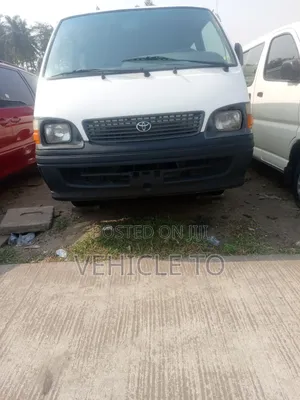 Toyota HiAce 2005 White