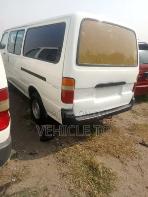 Toyota HiAce 2005 White