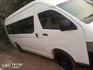 Toyota HiAce 2012 White