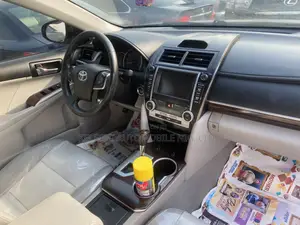 Toyota Camry XLE V6 4dr Sedan (3.5L 6cyl 6A) 2012 Silver