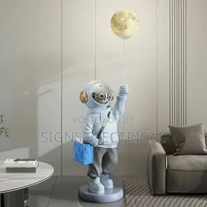 Astronaut Sculpture With Shoulder Bag