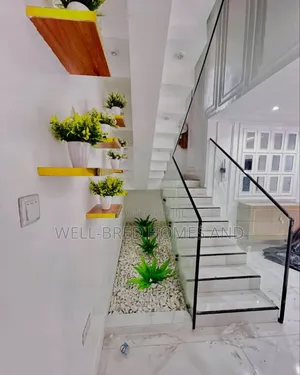 4bdrm Maisonette in Lekki Phase 1 Proper for rent