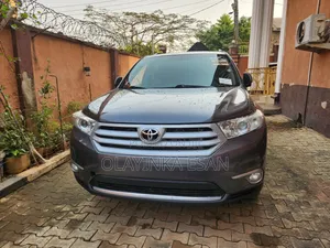 Toyota Highlander SE 2012 Gray