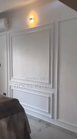 Wall Skirting Or Cornice