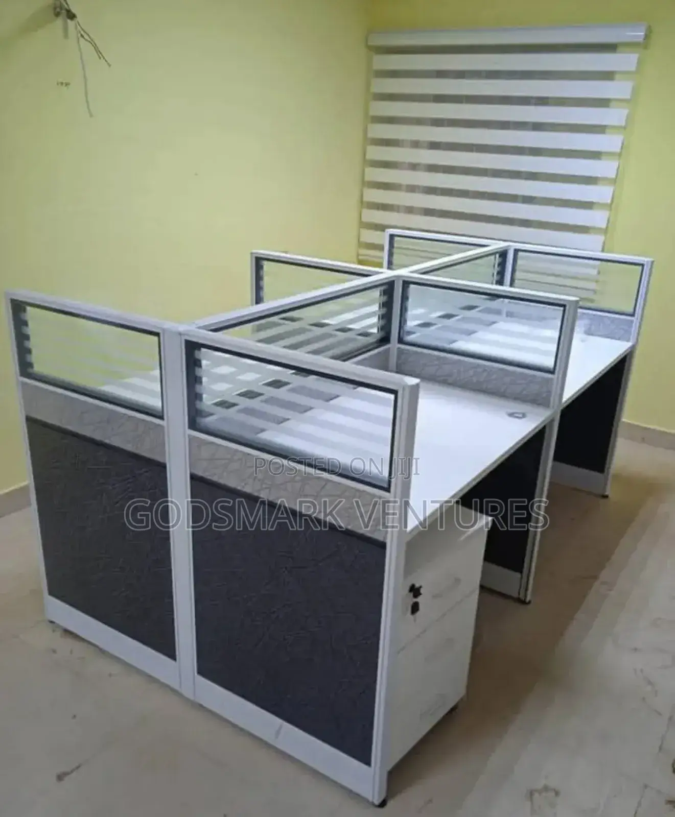 Office Workstation by 4 Partitions.