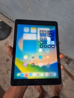 Apple iPad 9.7 32 GB Black