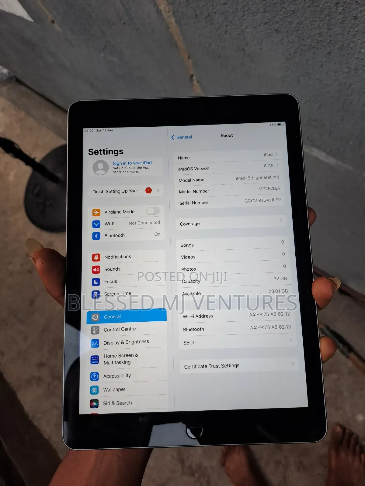 Apple iPad 9.7 32 GB Black