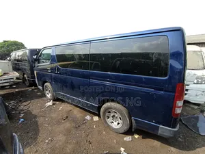 Toyota HiAce 2009 Blue