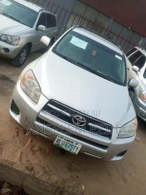 Photo - Toyota RAV4 2010 Silver