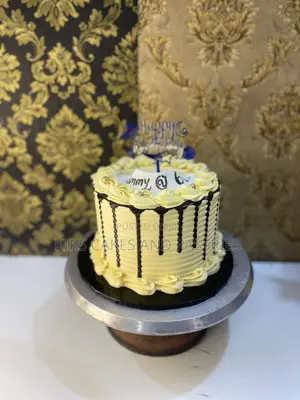 Bento Cake Size 4 Available for Sale
