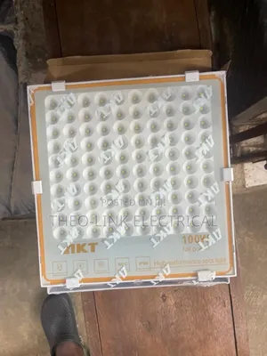 Akt Flood Light