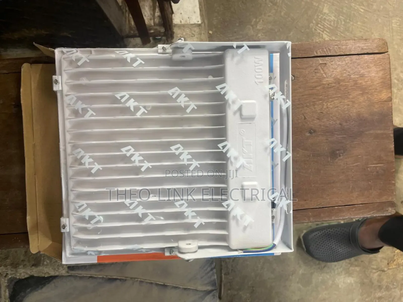 Akt Flood Light
