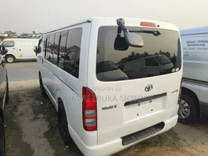 Toyota HiAce 2013 White