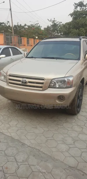 Photo - Toyota Highlander 2005 Gold
