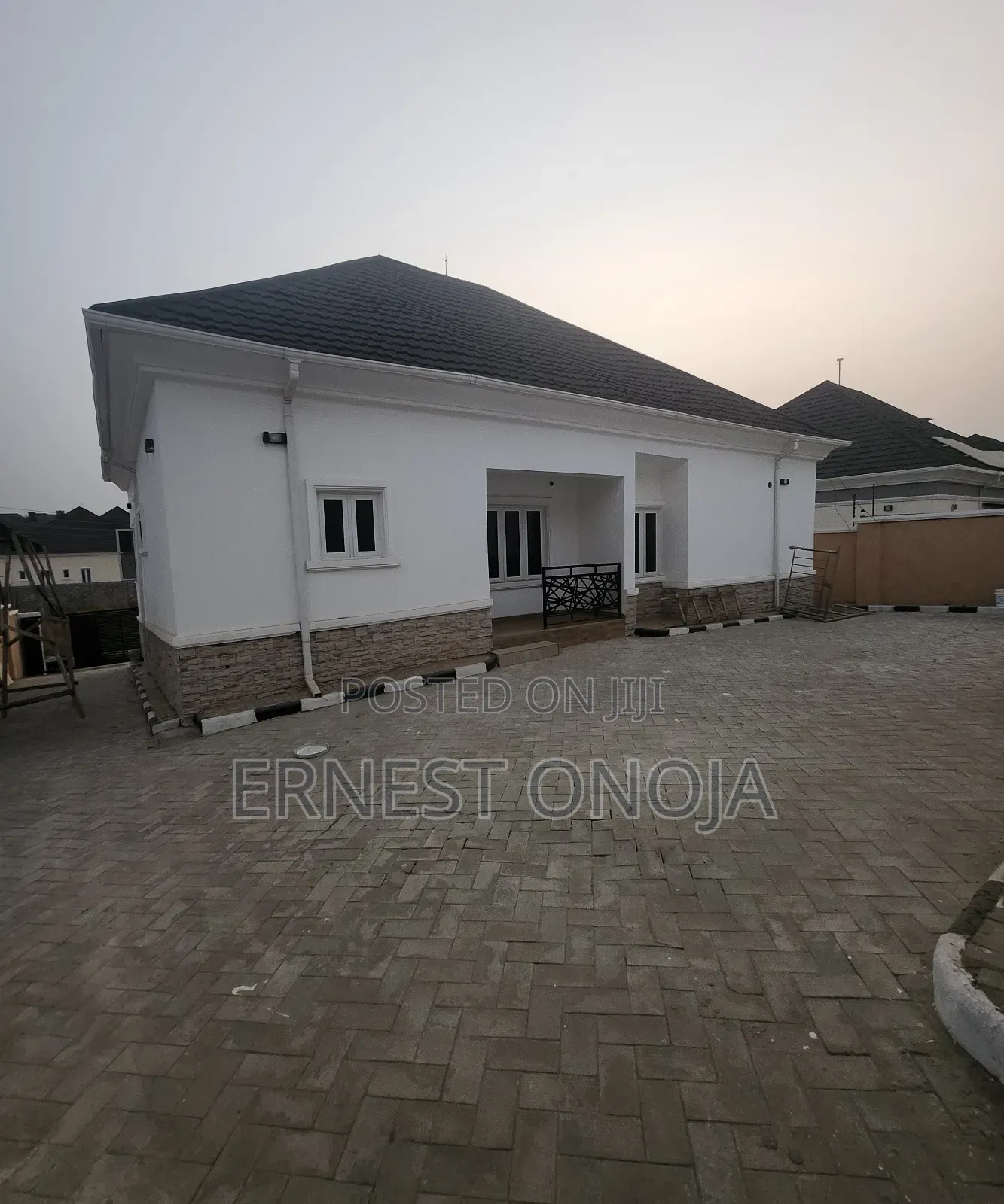 3bdrm Bungalow in Efab Queens Estate for sale