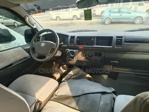 Toyota HiAce 2013 White