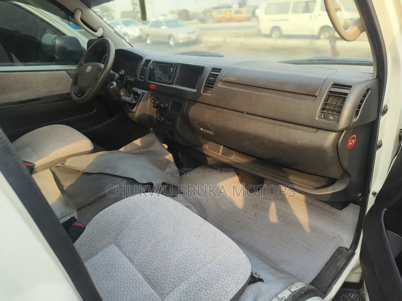 Toyota HiAce 2013 White