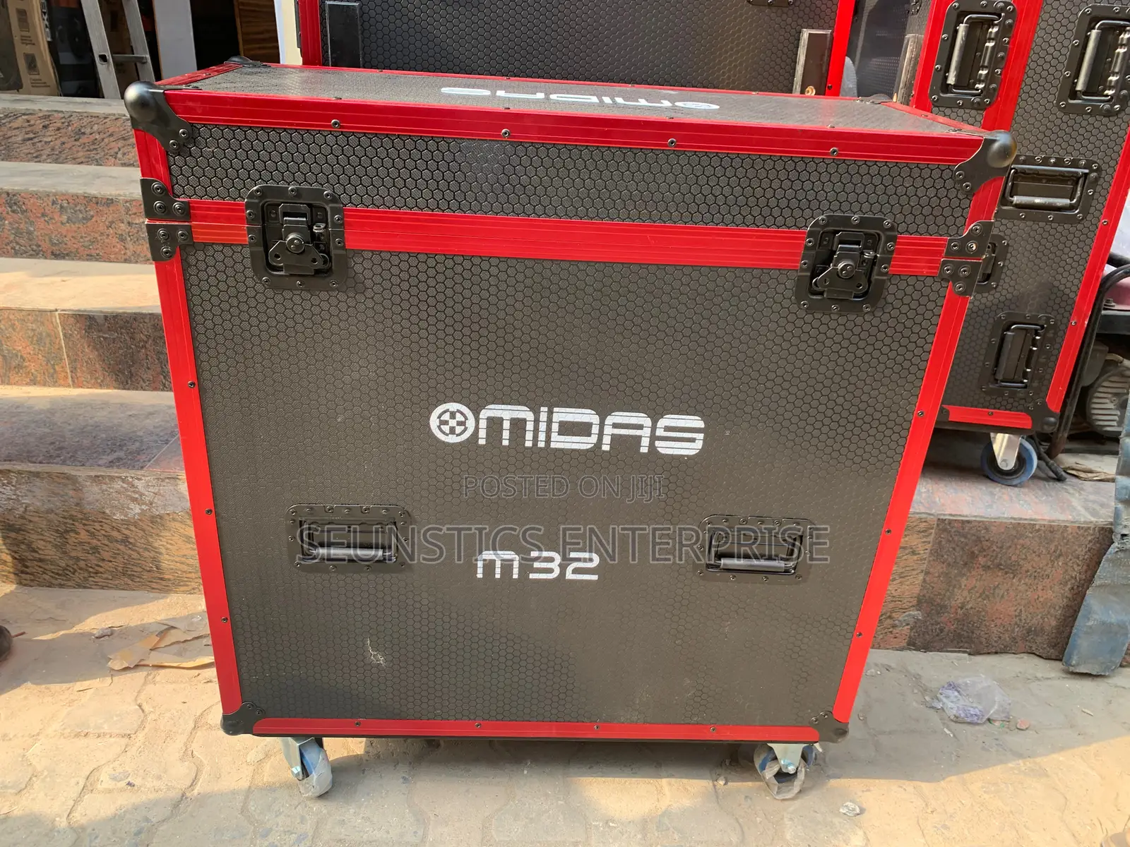 Quality Midas M32 Mixer Flight Case (Box)
