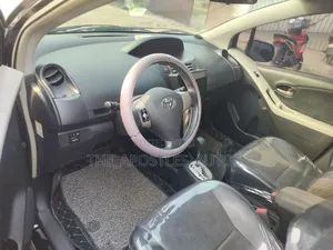 Toyota Yaris Base Hatchback 5dr 2010 Black