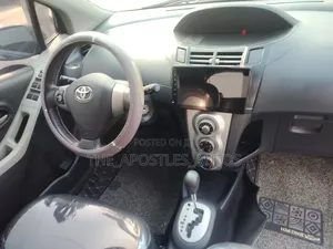Toyota Yaris Base Hatchback 5dr 2010 Black
