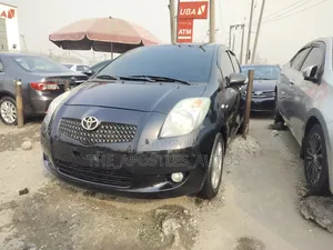 Toyota Yaris Base Hatchback 5dr 2010 Black