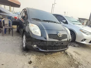 Toyota Yaris Base Hatchback 5dr 2010 Black