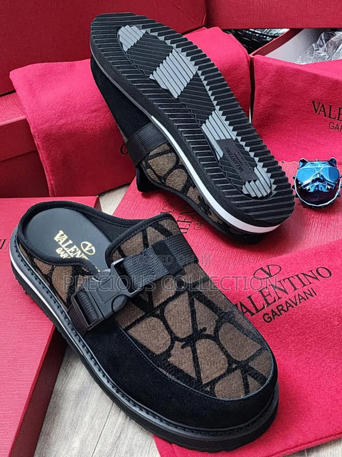 Classic Valentino Half Cut Slide