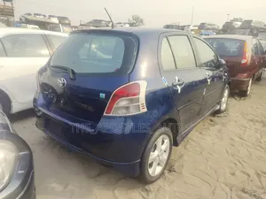 Toyota Yaris Base Hatchback 5dr 2010 Blue