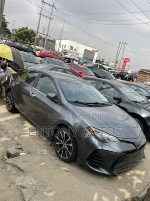 Toyota Corolla SE (1.8L 4cyl 6M) 2018 Gray