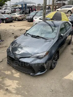 Toyota Corolla SE (1.8L 4cyl 6M) 2018 Gray