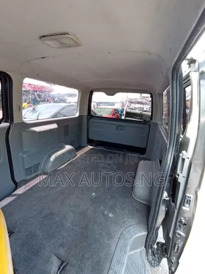 Toyota HiAce 2009 Black