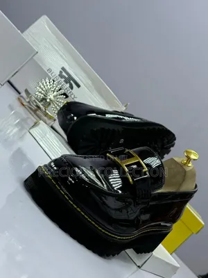 Men's Burberry Glossy Leather Shoe