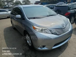 Toyota Sienna LE 8 Passenger (3.5L 6cyl 6A) 2016 Gray