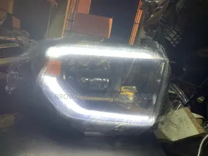 Headlamps Toyota Tundra 2016-2022 LED Tokunbo