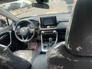 Toyota RAV4 XLE 2021 Black