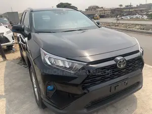 Toyota RAV4 XLE 2021 Black