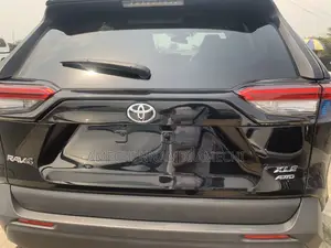 Toyota RAV4 XLE 2021 Black