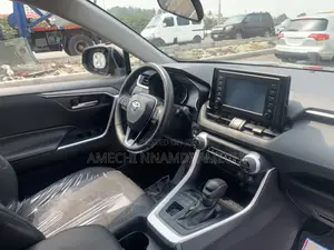 Toyota RAV4 XLE 2021 Black