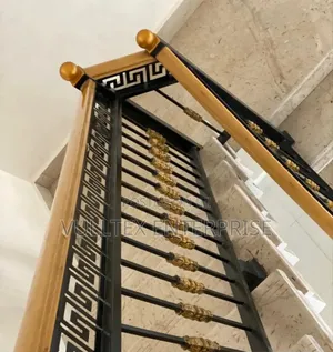 Wooden Top Staircase Rail