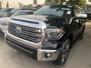 Toyota Sequoia Platinum 4dr SUV 4WD (5.7L 8cyl 6A) 2016 Black