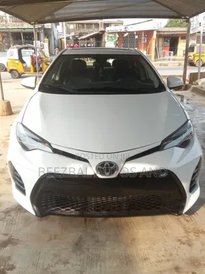 Toyota Corolla XLE (1.8L 4cyl 2A) 2018 White