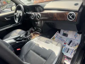 Mercedes-Benz GLK-Class Base GLK 350 4dr AWD 4MATIC (3.5L 6cyl 7A) 2015