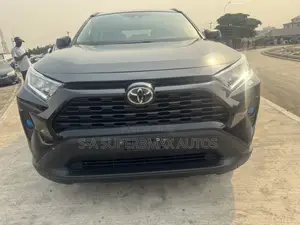 Toyota RAV4 XLE Premium 2021 Black