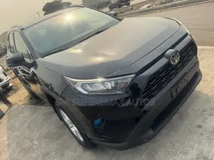 Toyota RAV4 XLE Premium 2021 Black